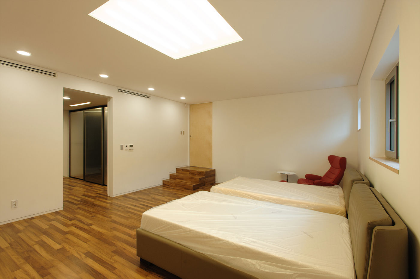 평창동 주택 (Pyeongchangdong House) , 위빌 위빌 Camera da letto moderna