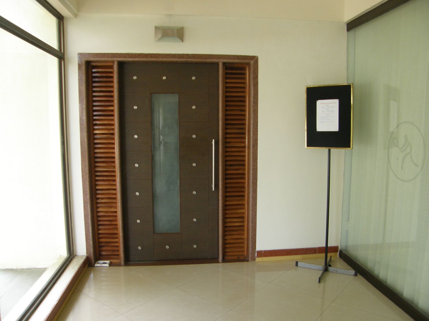 Gujarat Guardian limited, IMAGE N SHAPE IMAGE N SHAPE Puertas y ventanas modernas