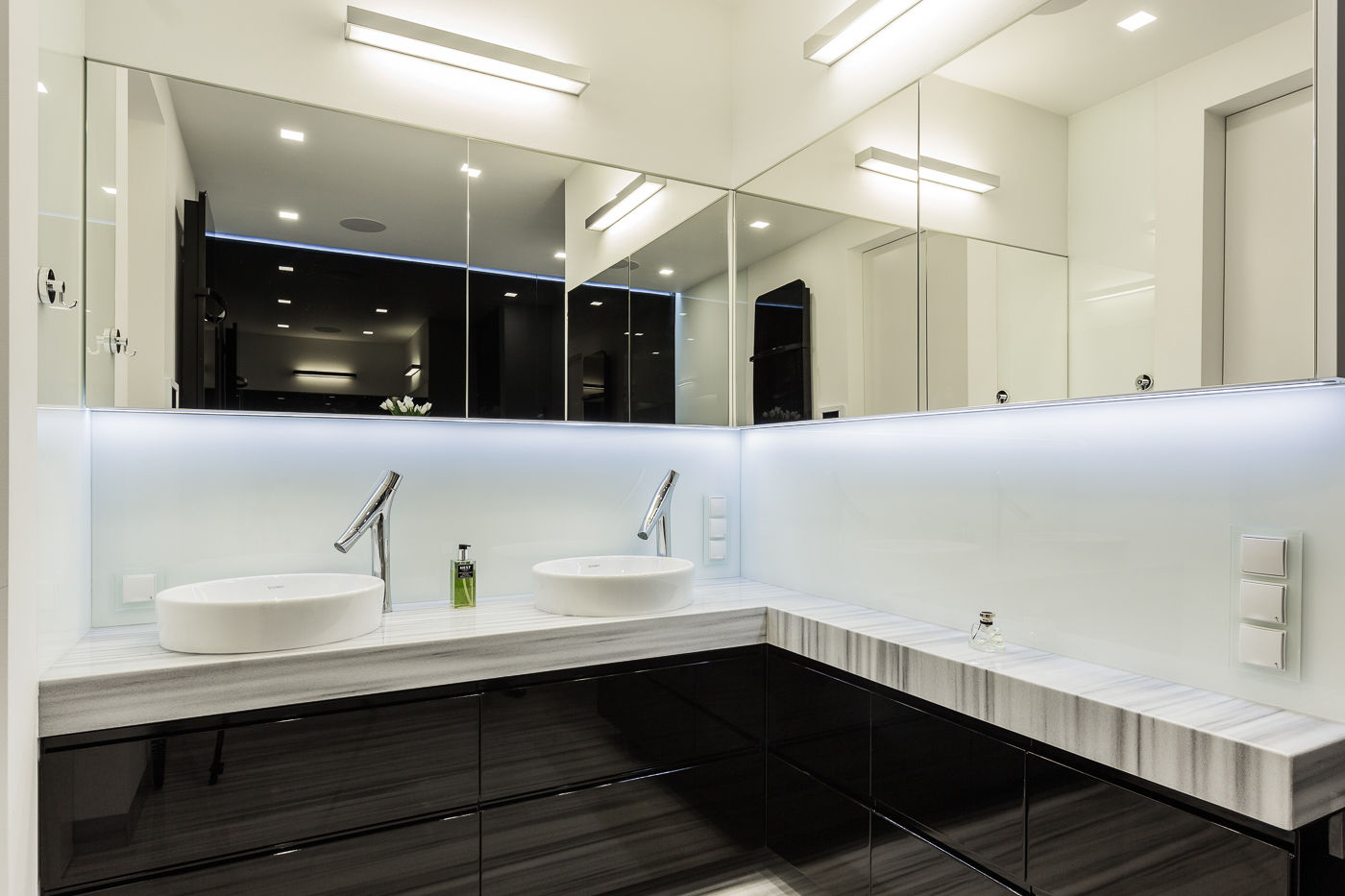 Mieszkanie na warszawskiej Ochocie, Modify- Architektura Wnętrz Modify- Architektura Wnętrz Modern bathroom Marble