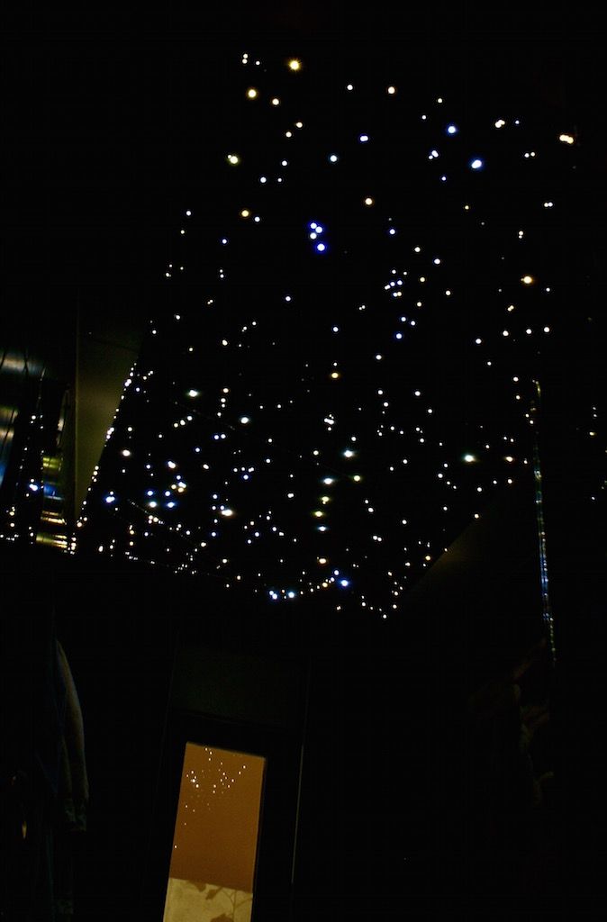 Fiber Optic Star Ceiling Bathroom with Shooting stars MyCosmos Baños de estilo moderno fiber,optic,star,ceiling,led,light,bathroom,lights,acoustic,panels