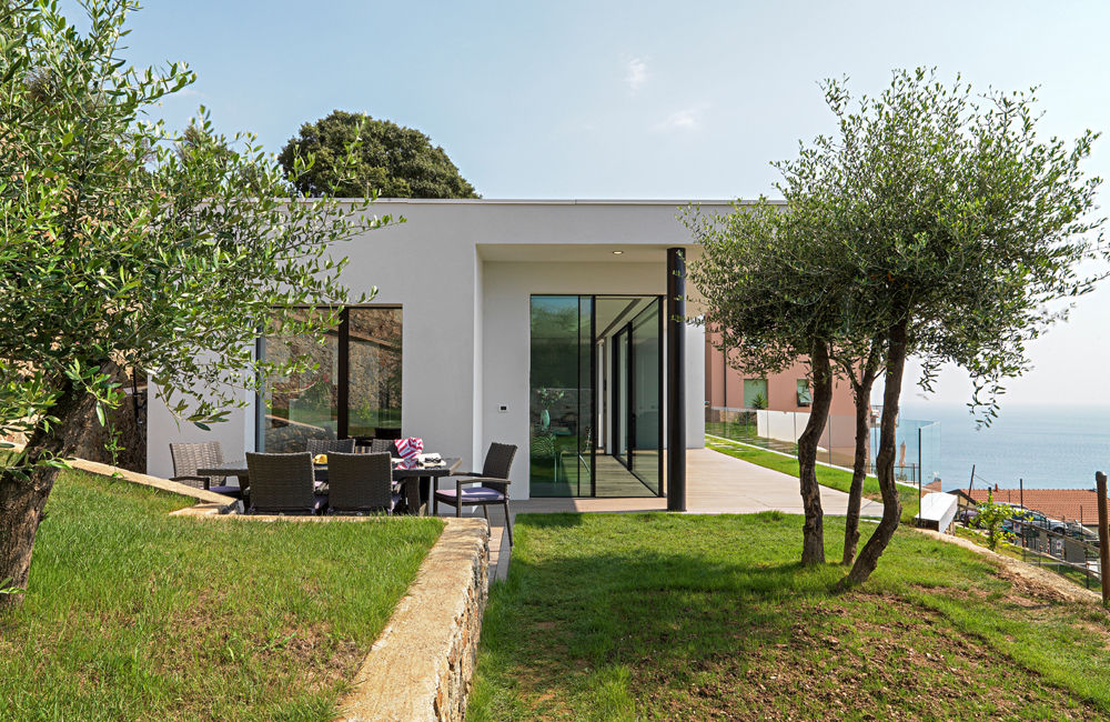 Villa vista mare a Bergeggi (SV), Barra&Barra Srl Barra&Barra Srl Case in stile minimalista