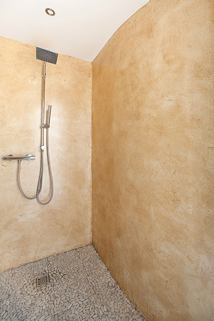 Un gioiello abitativo perfettamente integrato nel suo habitat naturale., Barra&Barra Srl Barra&Barra Srl Classic style bathroom