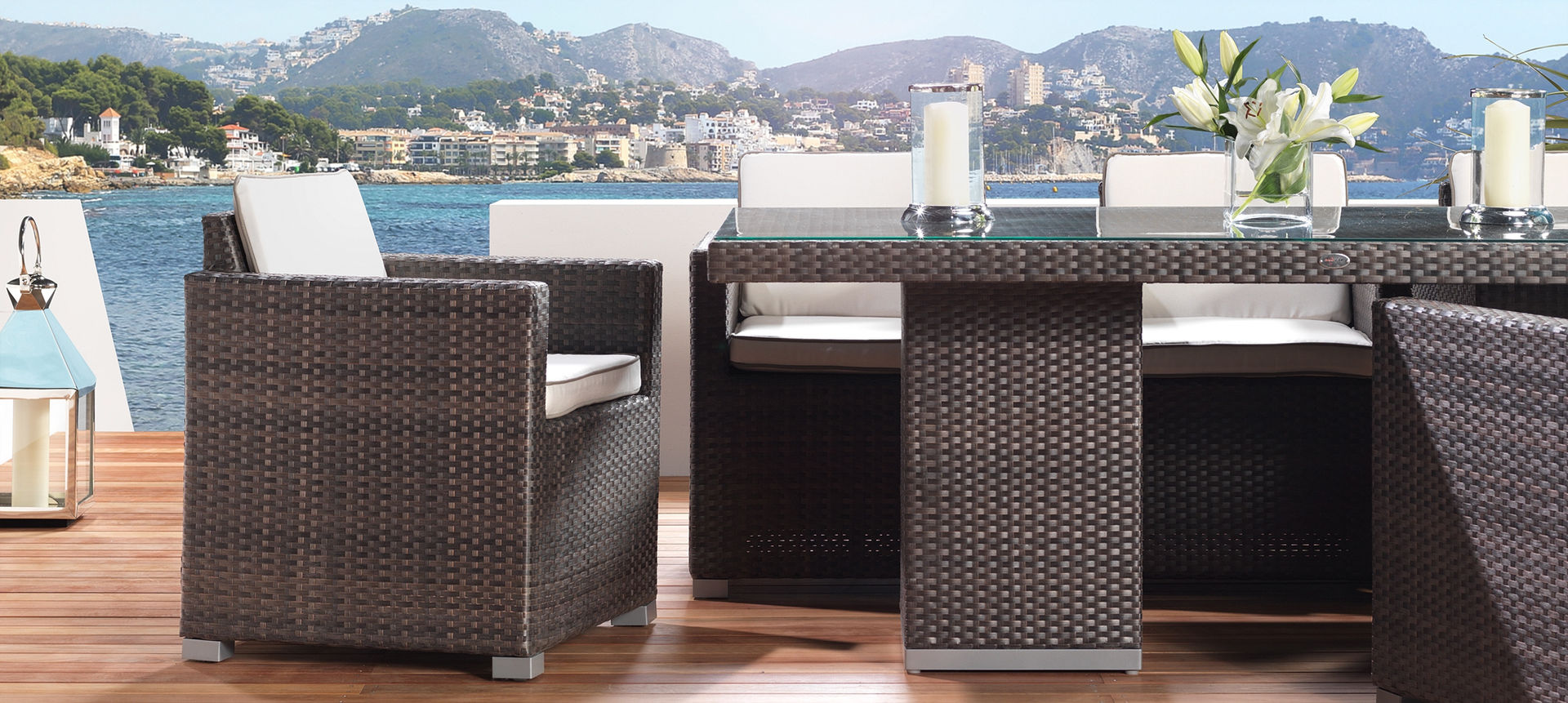 LuxDeco - The Riviera Collection - Dining Table LuxDeco Balcones y terrazas de estilo moderno Ratán/Mimbre Turquesa Mobiliario