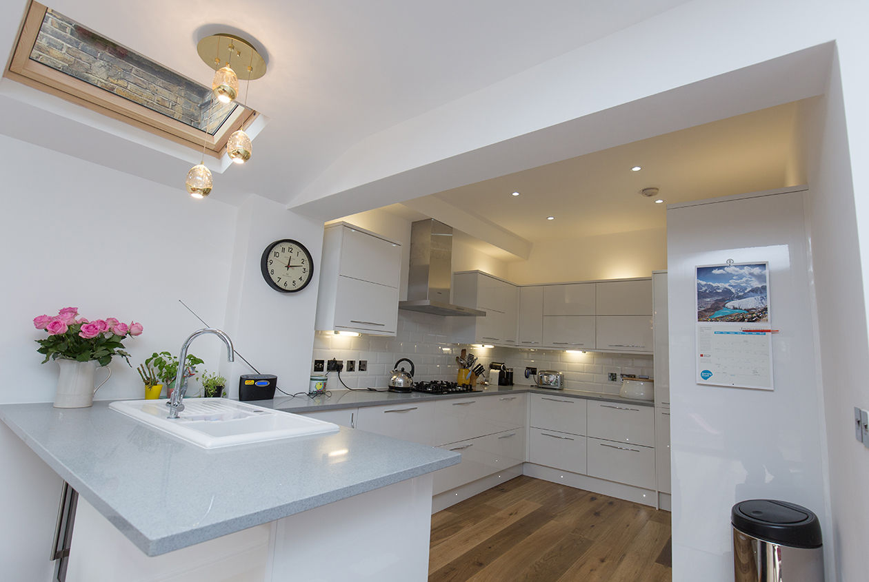 A modern kitchen perfect for the family home homify Cocinas de estilo moderno kitchen,white kitchen,modern