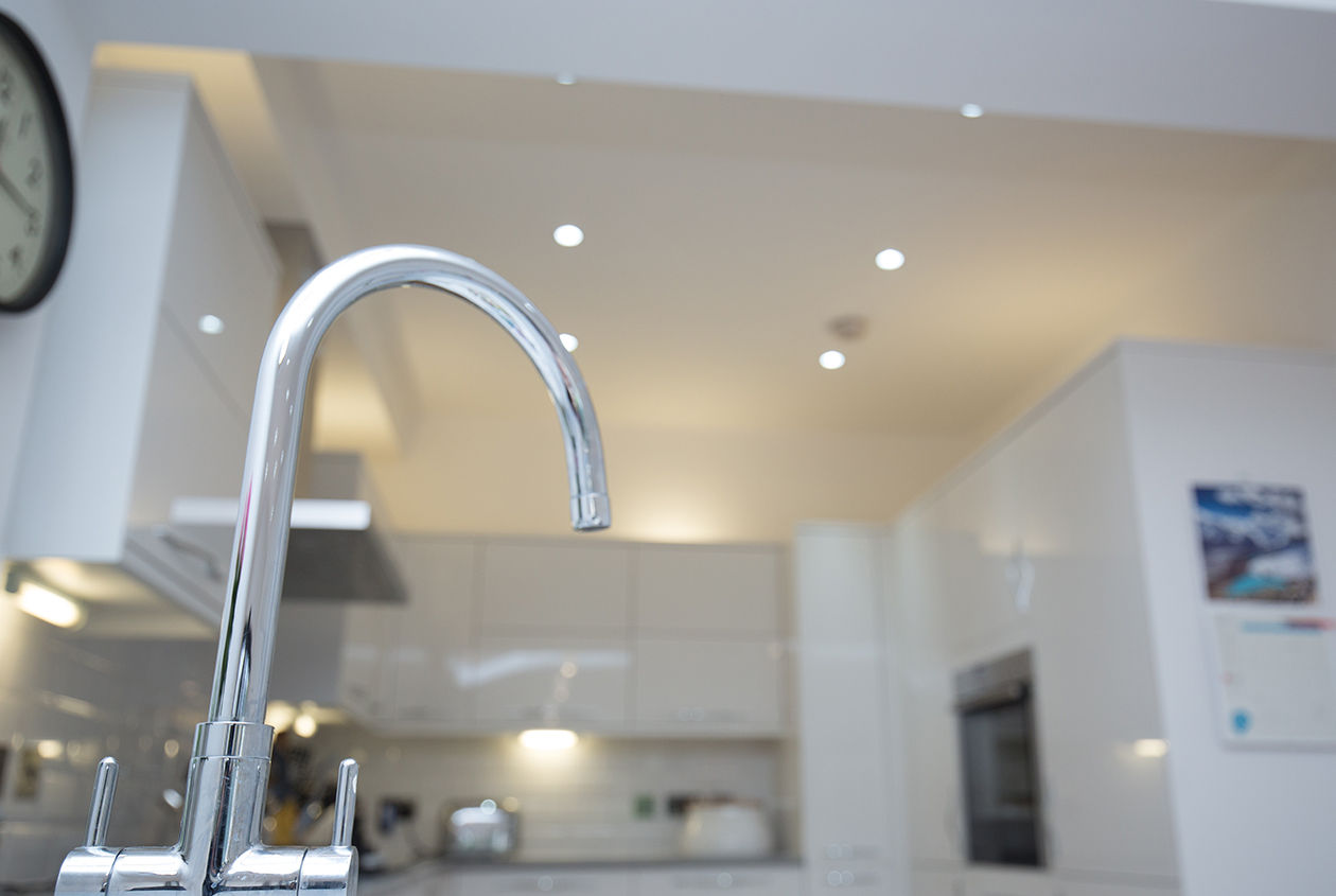 It's about the little touches... homify Moderne Küchen sink,kitchen sink,kitchen,white kitchen,modern