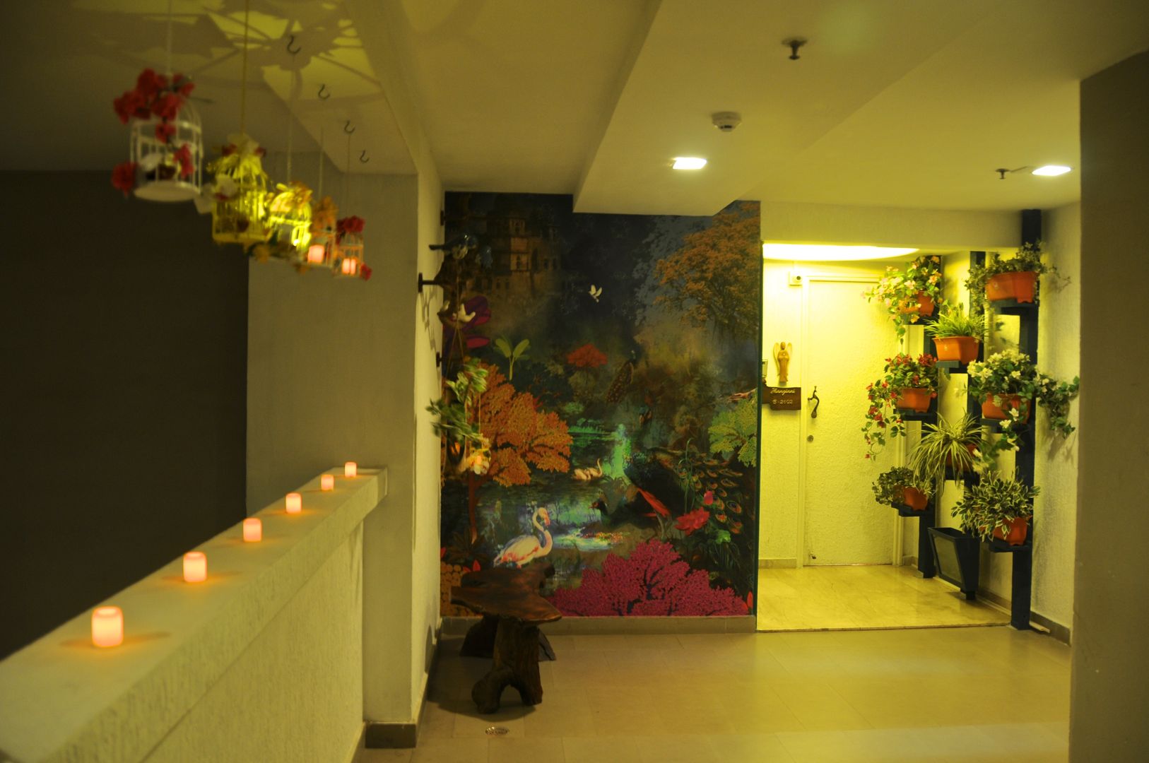 Residence in Goregaon, Design Kkarma (India) Design Kkarma (India) Eclectic style corridor, hallway & stairs