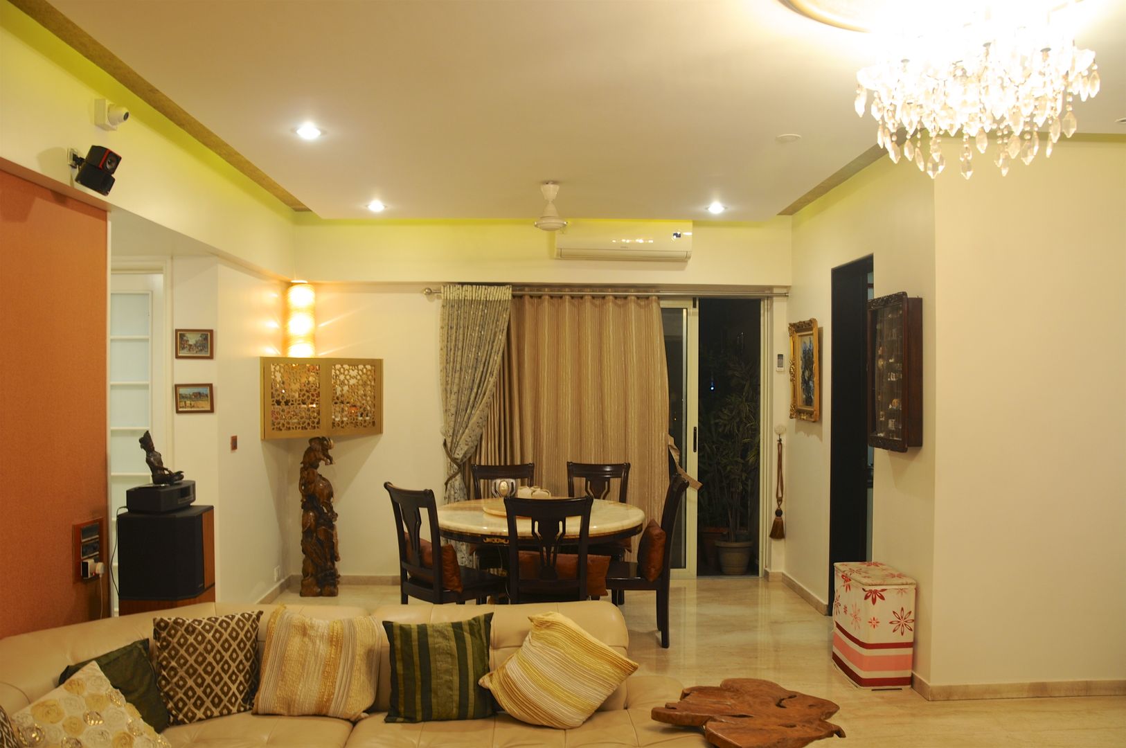 Residence in Goregaon, Design Kkarma (India) Design Kkarma (India) Eclectic style dining room