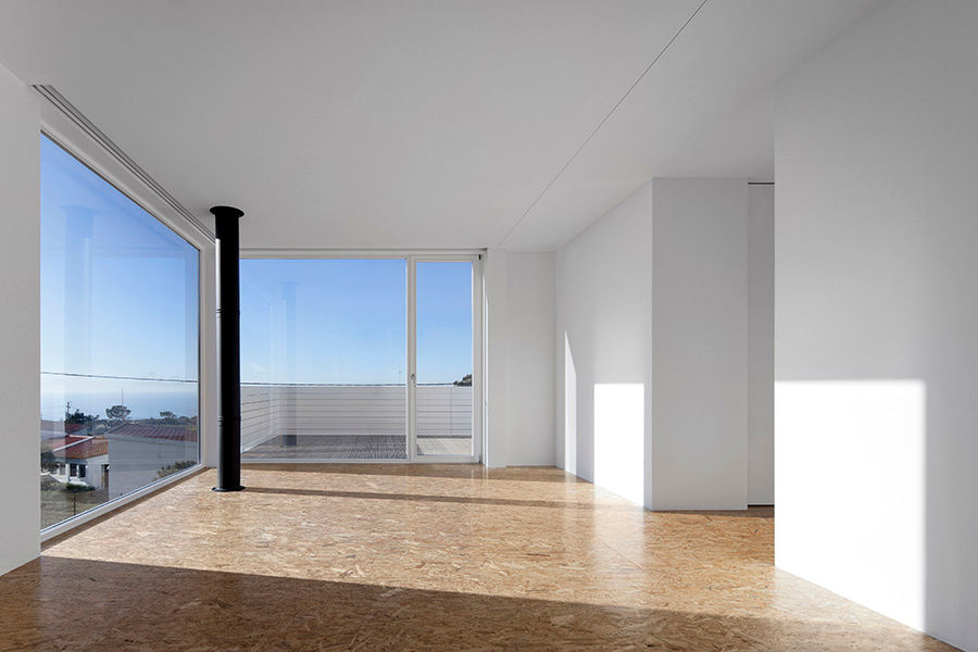 Treehouse Cabo da Roca, Jular Madeiras Jular Madeiras Minimalist living room