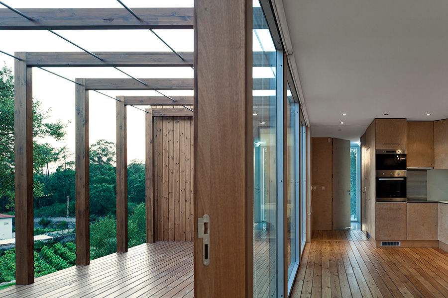 Treehouse Douro, Jular Madeiras Jular Madeiras Ingresso, Corridoio & Scale in stile moderno Legno Effetto legno