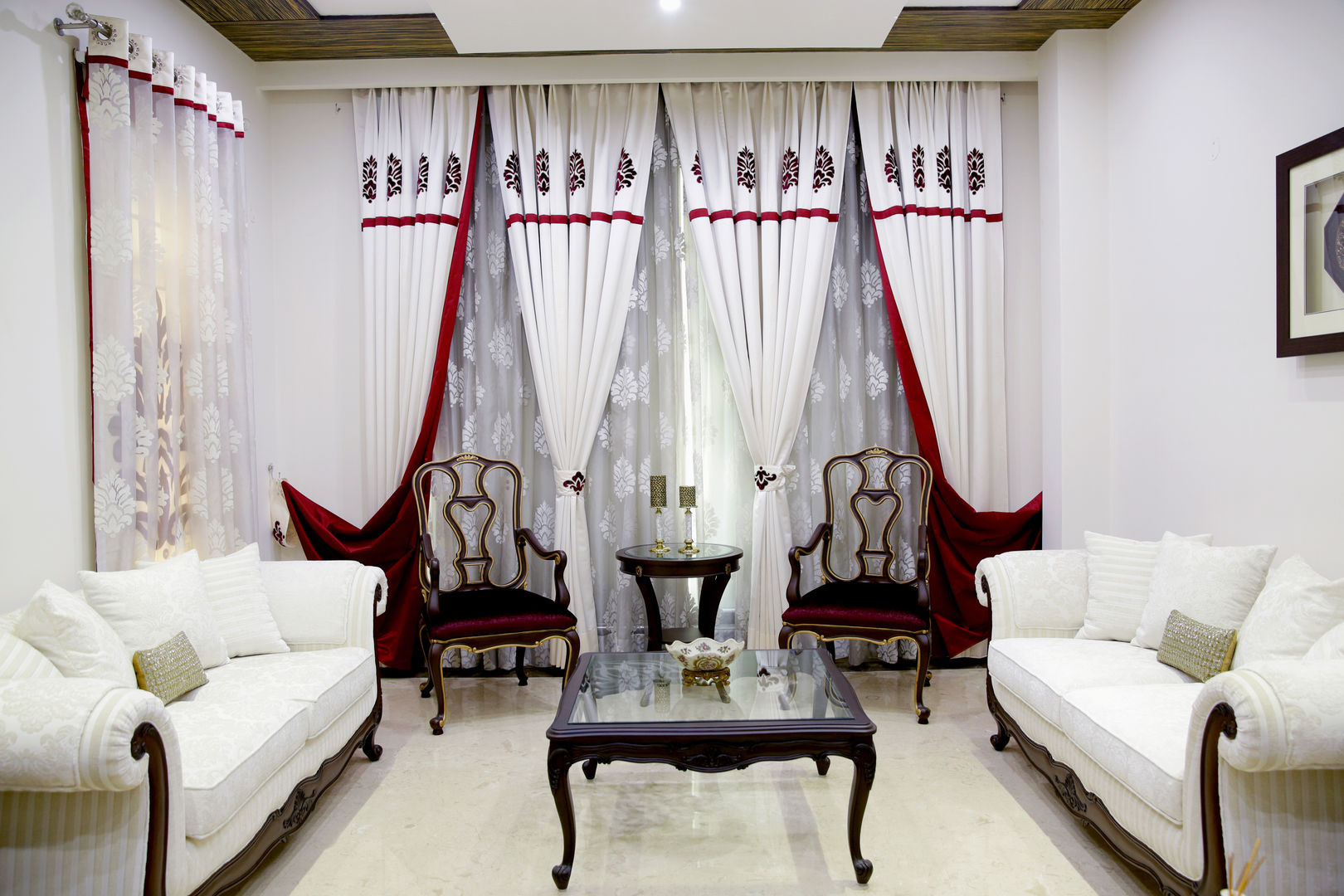 Formal Living Room, renu soni interior design renu soni interior design Ruang Keluarga Gaya Kolonial Sofas & armchairs