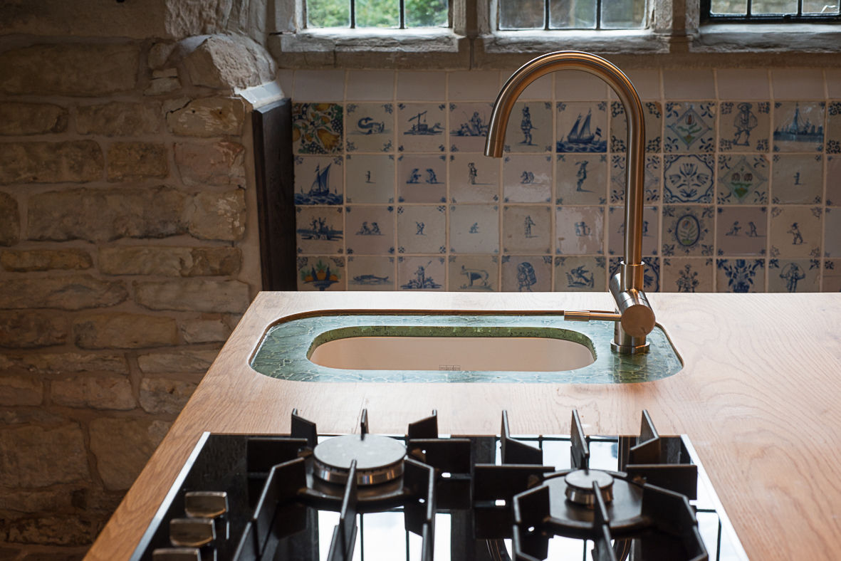 16th Century Manor House - Sheffield Sustainable Kitchens Sheffield Sustainable Kitchens مطبخ