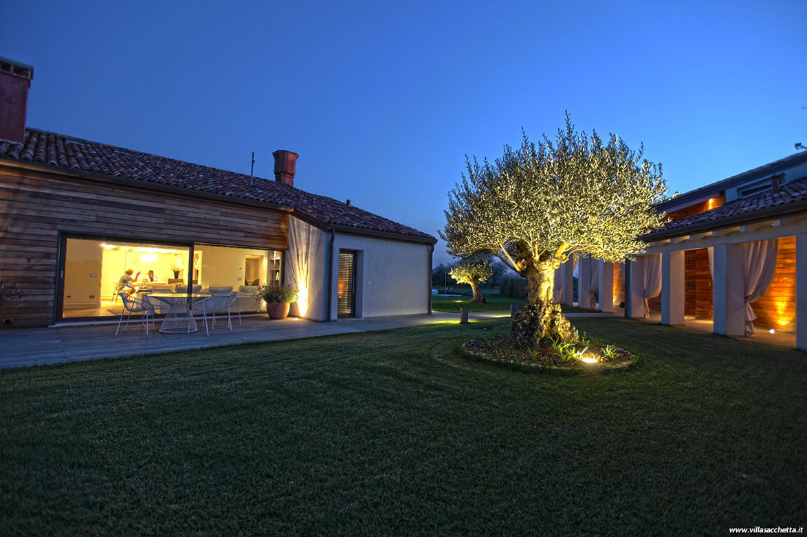 Villa Sacchetta, VALERI.ZOIA Architetti Associati VALERI.ZOIA Architetti Associati Jardines de estilo rural