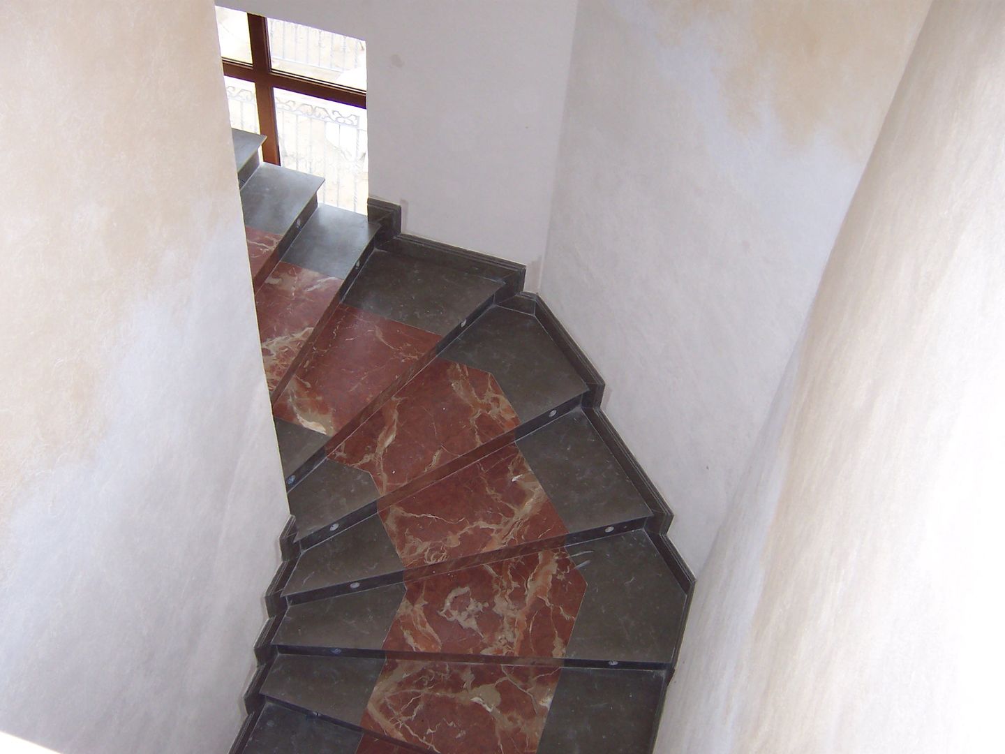 Villa Romana, Grabados en Mármol S.L Grabados en Mármol S.L Classic style corridor, hallway and stairs