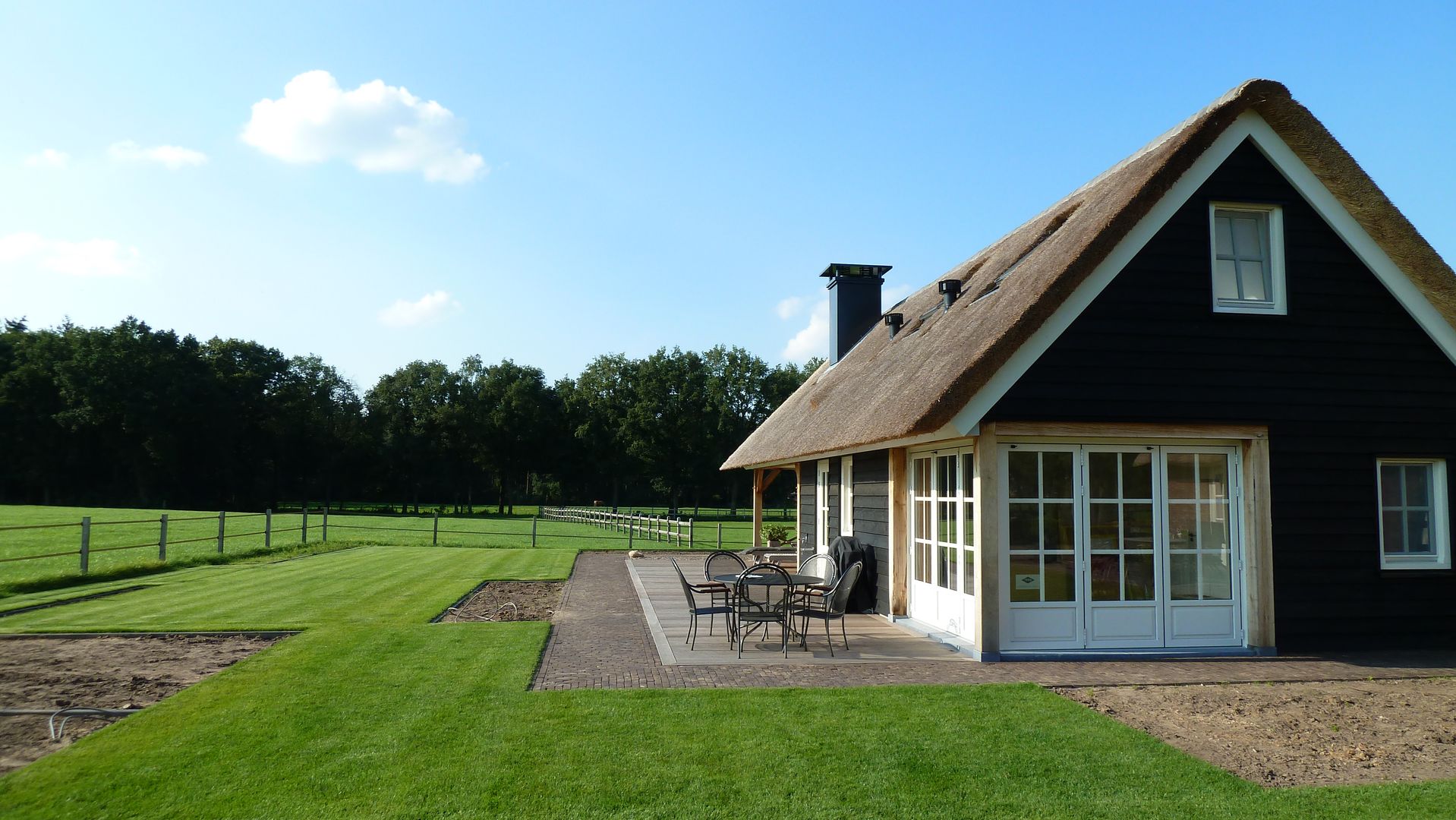 Landelijk gelegen vrijstaande villa in boerderij-stijl 01 Architecten