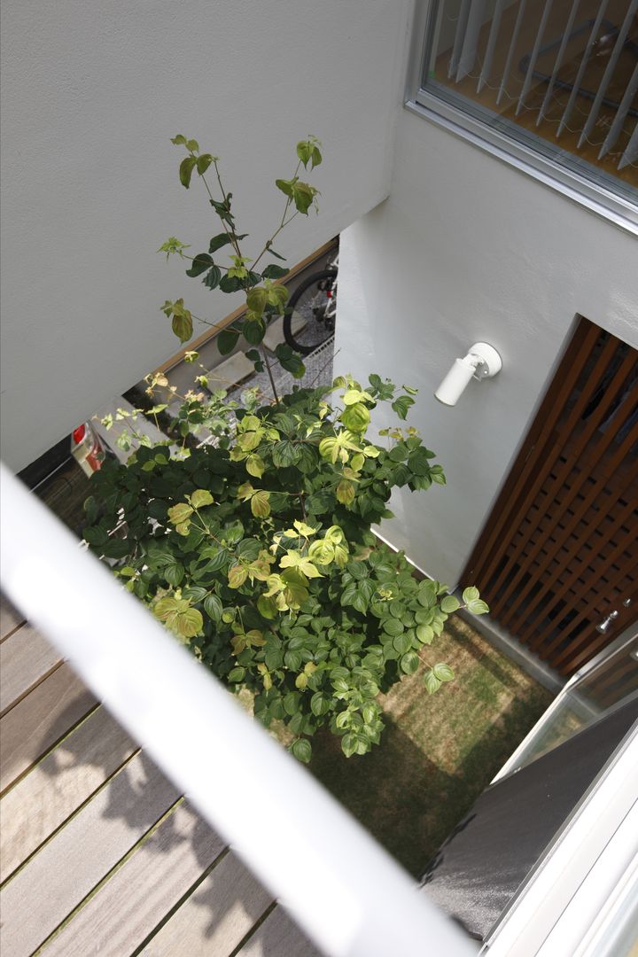 空と暮らす家, 設計事務所アーキプレイス 設計事務所アーキプレイス Balcone, Veranda & Terrazza in stile scandinavo