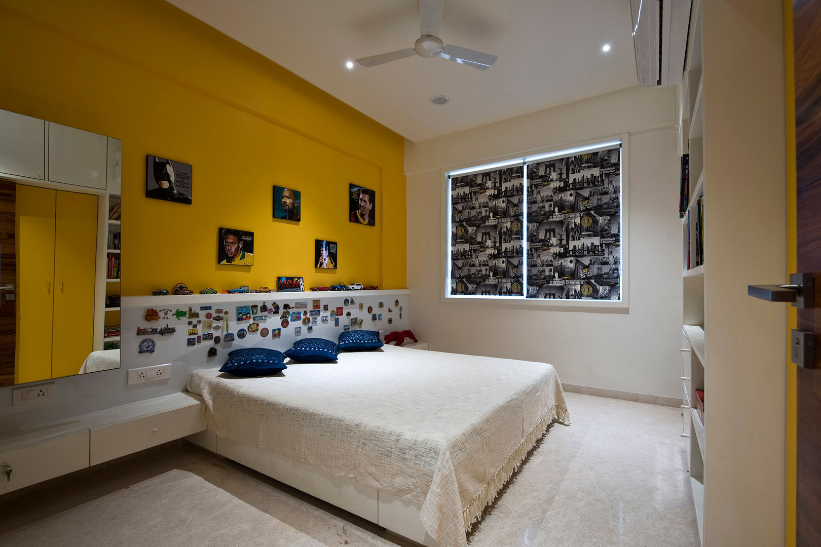 Residence Interiors at Mukundnagar, Pune, Urban Tree Urban Tree Camera da letto moderna