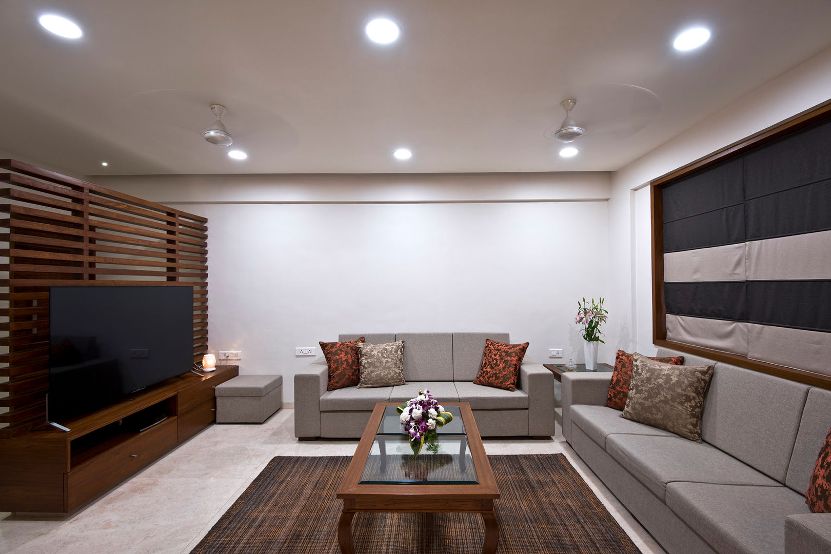 Residence Interiors at Mukundnagar, Pune, Urban Tree Urban Tree Ruang Keluarga Modern