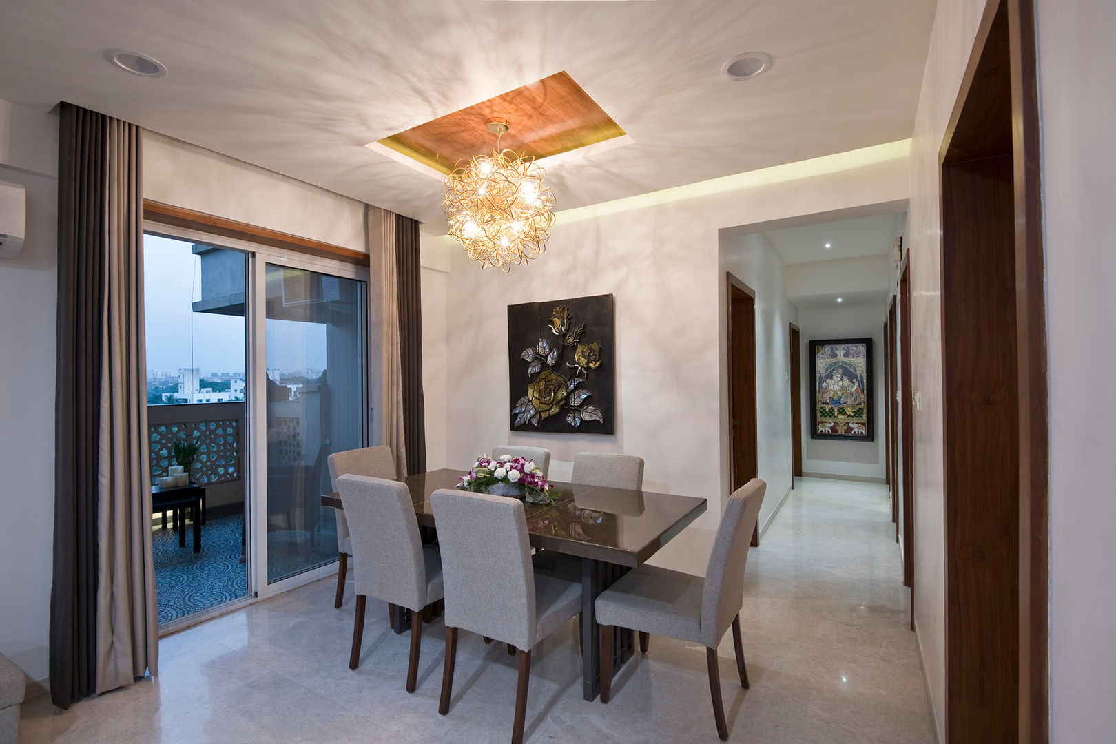 Residence Interiors at Mukundnagar, Pune, Urban Tree Urban Tree Їдальня