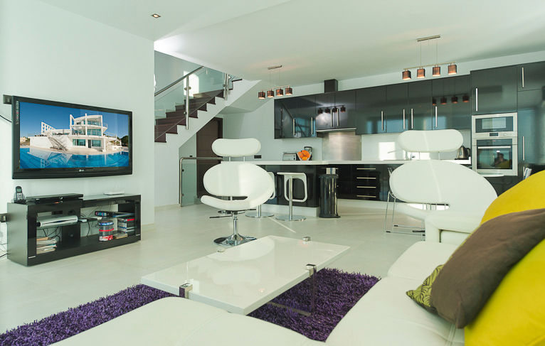 Living Room Casa Vary Househam Henderson ミニマルデザインの リビング