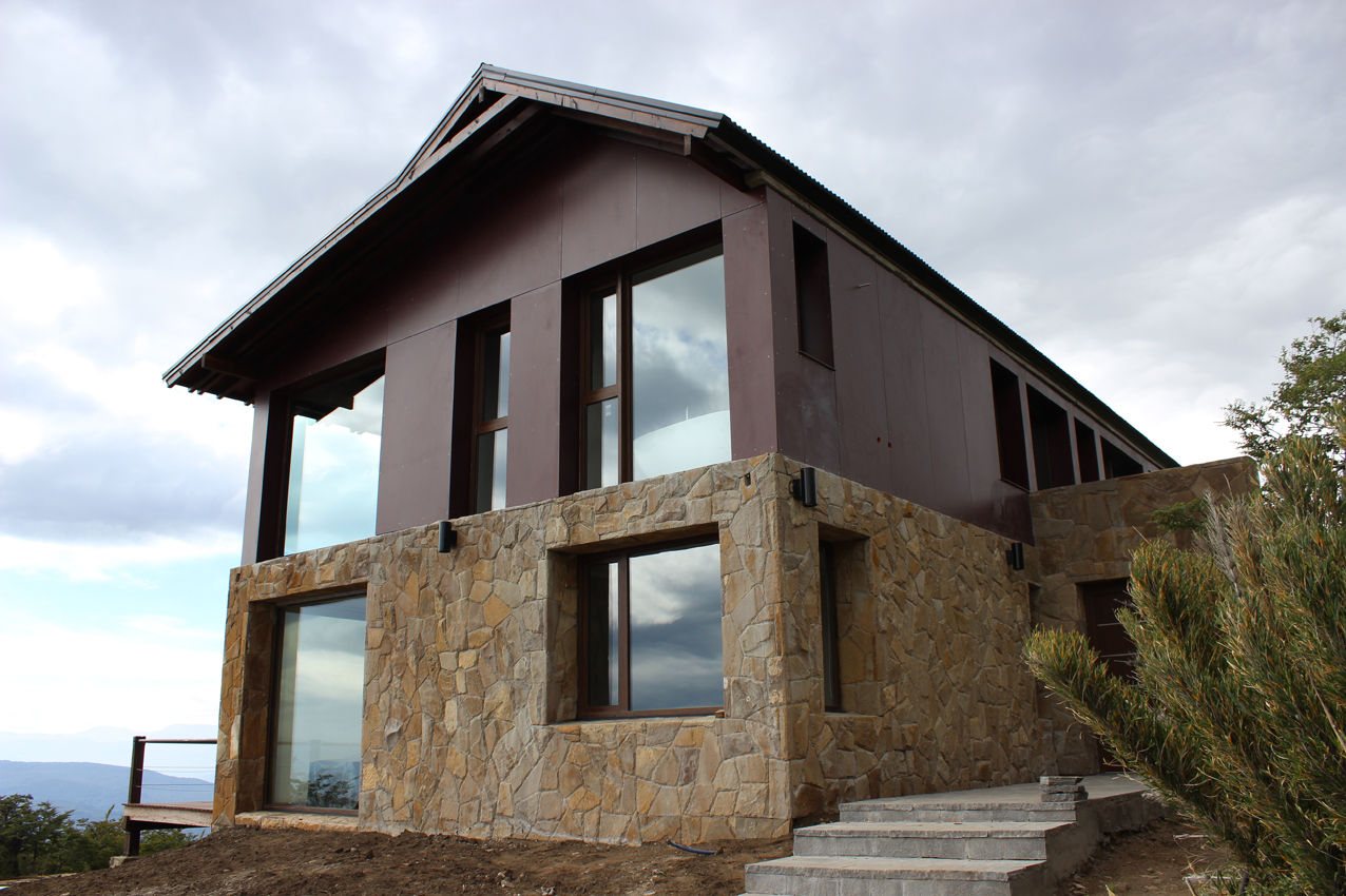 Casa en San Martín de los Andes, CaB Estudio de Arquitectura CaB Estudio de Arquitectura Nowoczesne domy