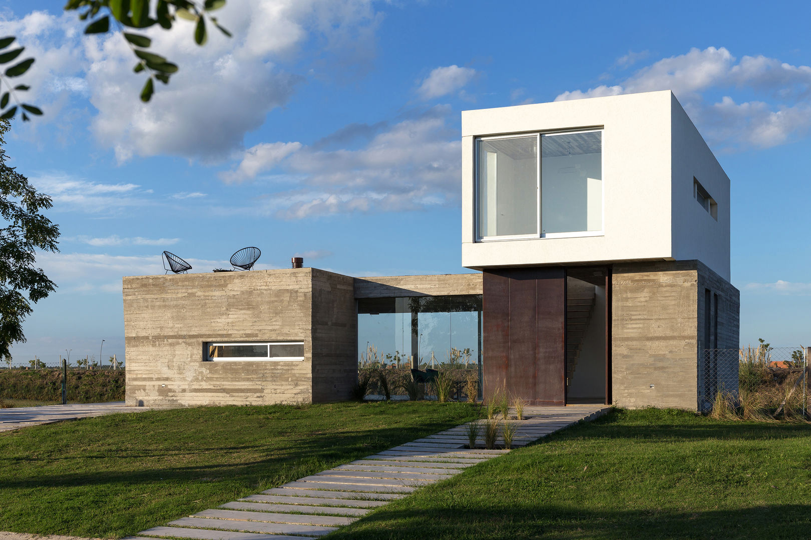 Casa CG342 - Casa sustentable, BAM! arquitectura BAM! arquitectura Case moderne Cemento