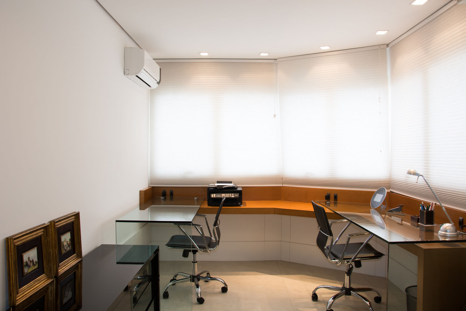 Apartamento Três Figueiras, João Linck | Arquitetura João Linck | Arquitetura Modern style study/office Glass Desks