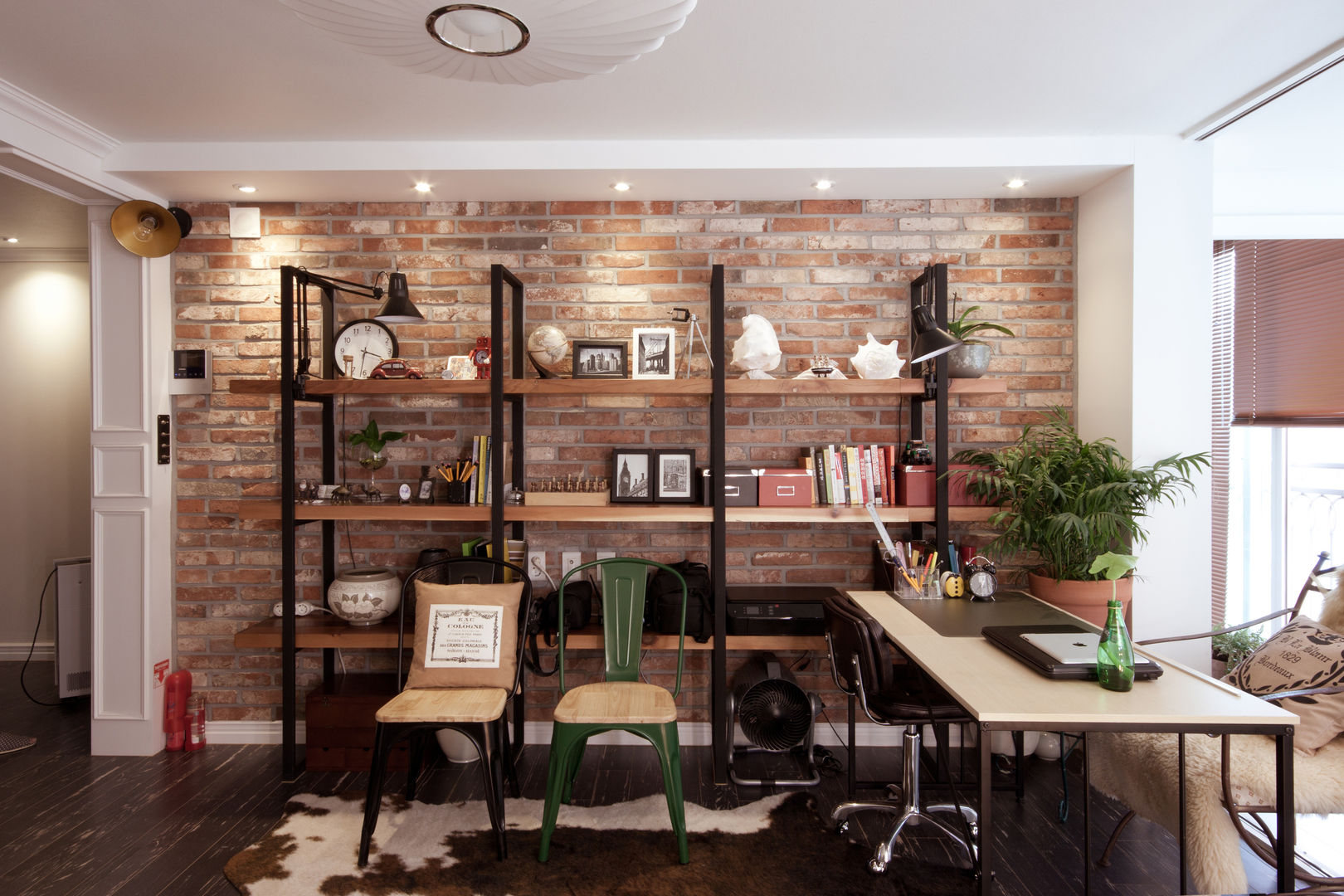 homify Industrial style dining room