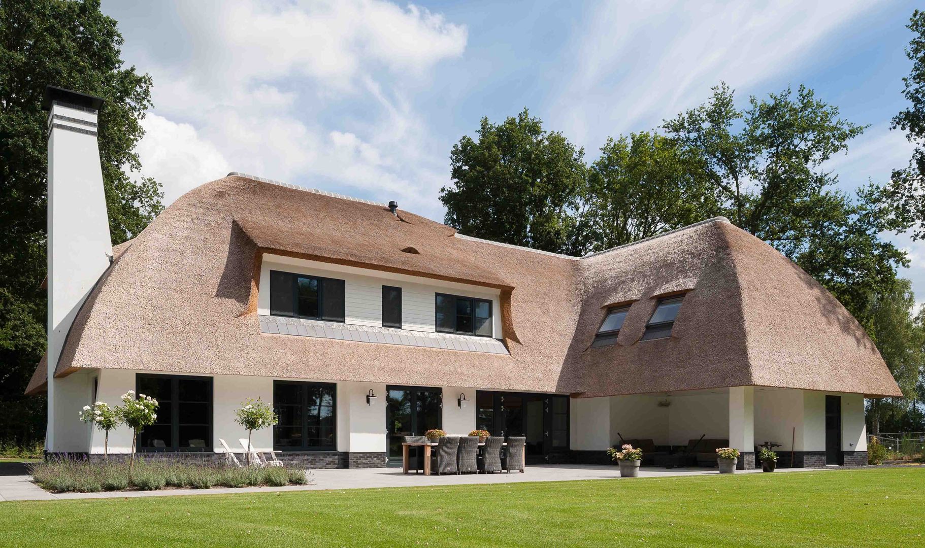 Eigentijdse rietgedekte villa te Overijssel, 01 Architecten 01 Architecten