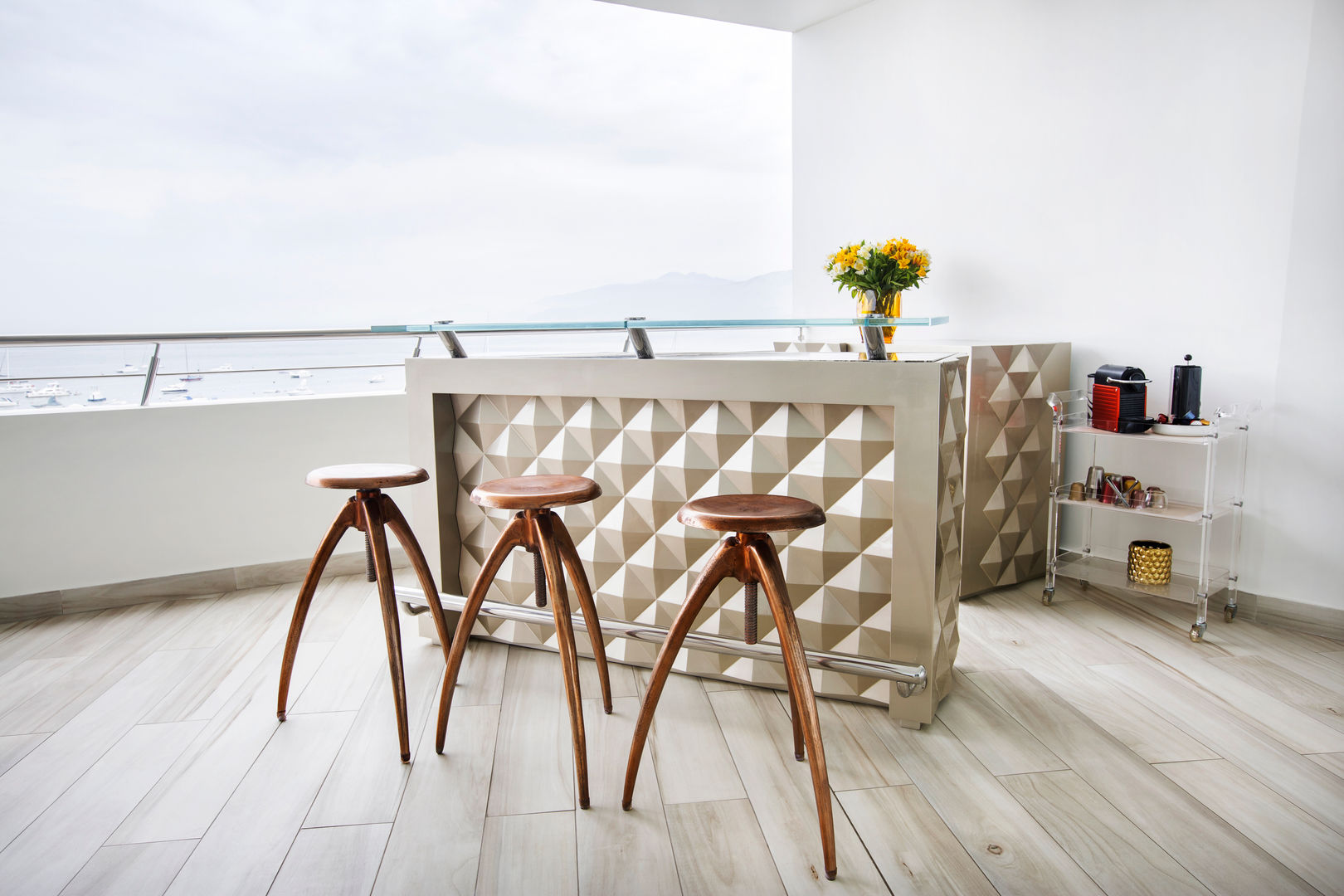 Bar homify Balcones y terrazas de estilo moderno