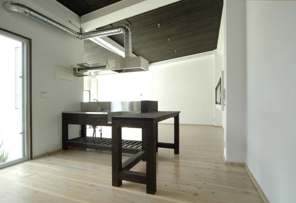 海と山を望む家, 仁設計 仁設計 Кухня в азиатском стиле Кухонная мебель
