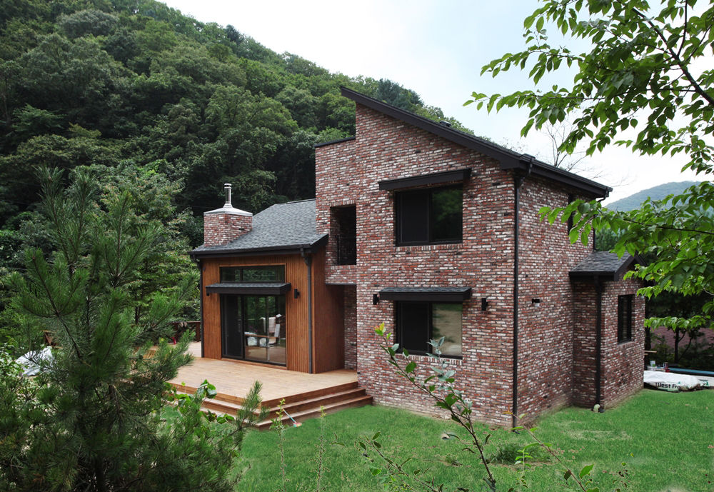 푸른 숲 속, 나만의 미술관 (양평 문호리), 윤성하우징 윤성하우징 Casas de estilo rural