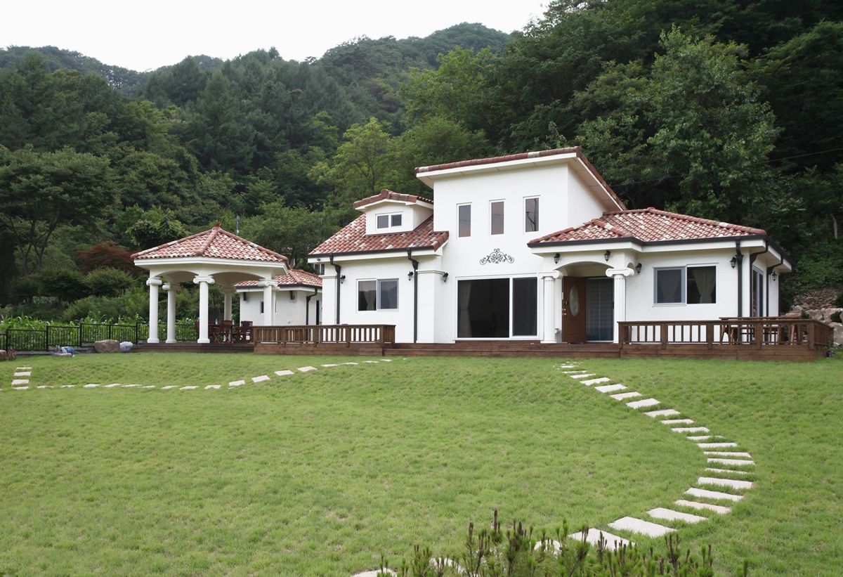 자연 속 힐링의 공간(원주 성남리 주택), 윤성하우징 윤성하우징 Mediterranean style house