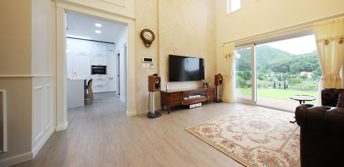 자연 속 힐링의 공간(원주 성남리 주택), 윤성하우징 윤성하우징 Mediterranean style living room