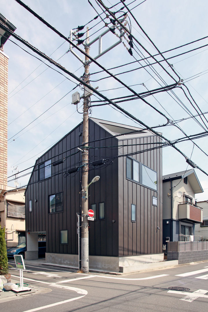 十字路に建つスキップハウス, 設計事務所アーキプレイス 設計事務所アーキプレイス Modern houses