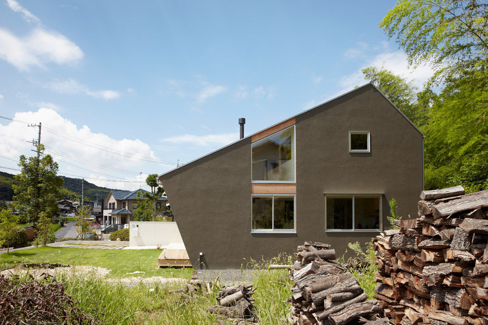 里山に建つ家, toki Architect design office toki Architect design office บ้านและที่อยู่อาศัย ไม้ Wood effect