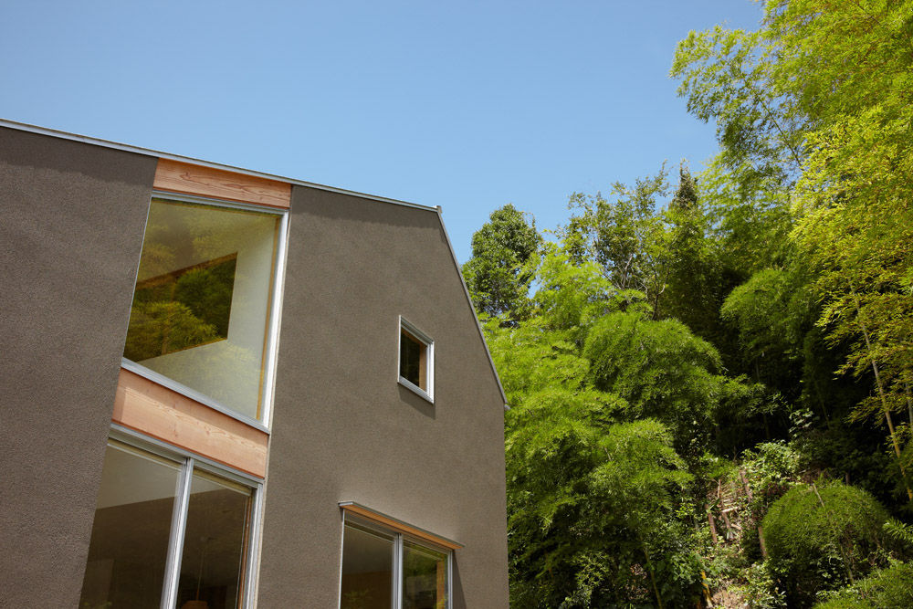 里山に建つ家, toki Architect design office toki Architect design office Casas modernas Madeira Efeito de madeira