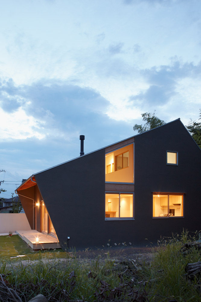 里山に建つ家, toki Architect design office toki Architect design office Modern houses لکڑی Wood effect
