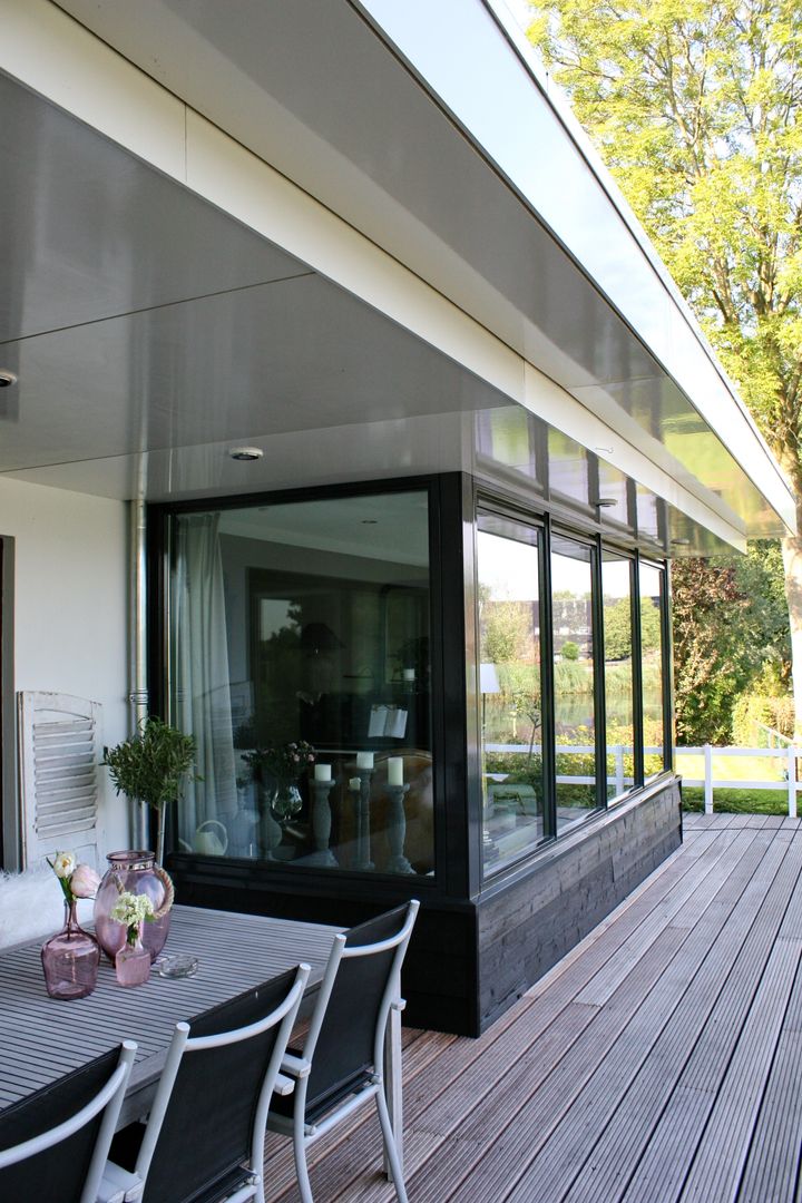 Landelijke eigentijdse woning, Brand I BBA Architecten Brand I BBA Architecten カントリーデザインの テラス