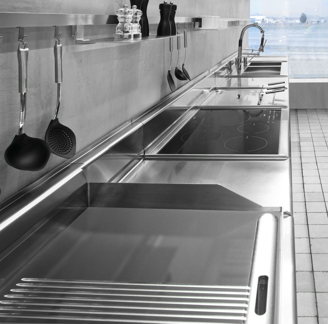 Модульная кухня MINA для ресторанов и дома, A-partment A-partment Nhà bếp phong cách tối giản Kitchen utensils