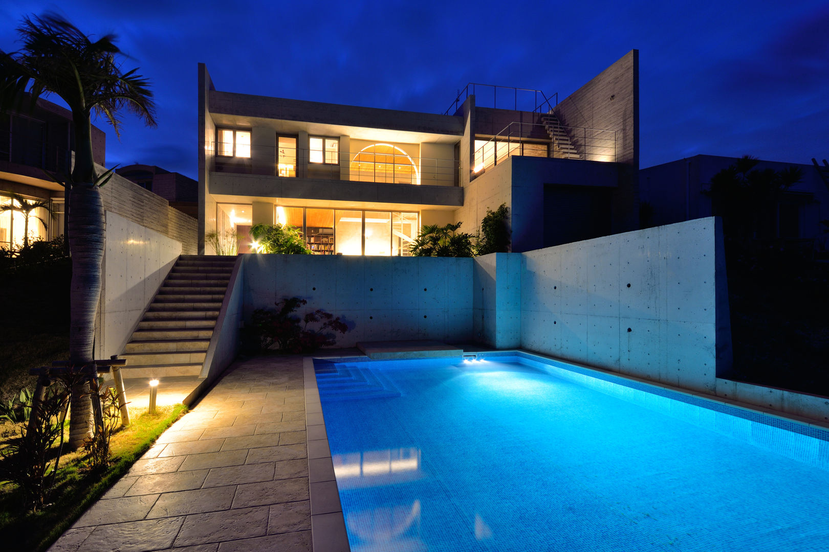 Nt-house, 門一級建築士事務所 門一級建築士事務所 Tropical style pool Tiles