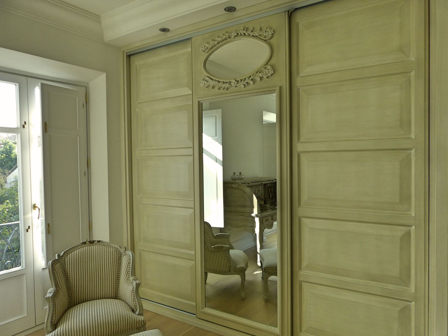 homify Classic style dressing rooms Wardrobes & drawers