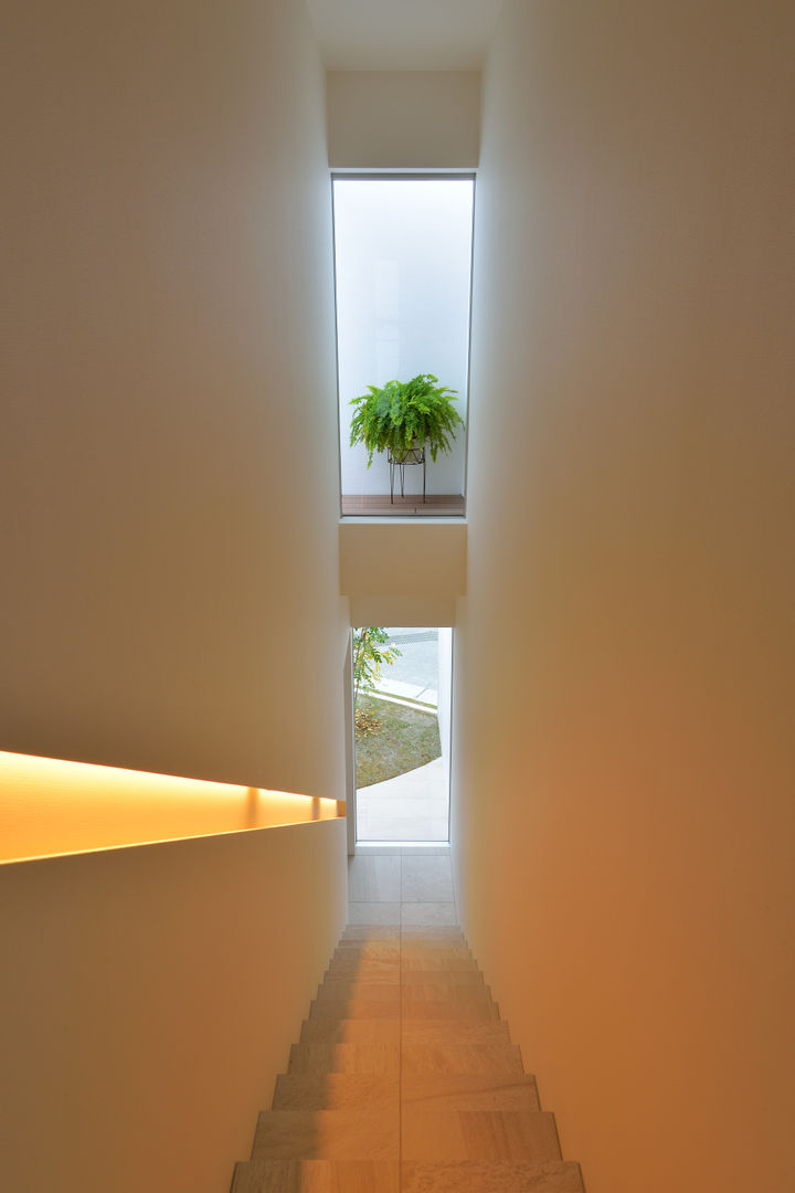 ODMR-HOUSE, 門一級建築士事務所 門一級建築士事務所 Pasillos, vestíbulos y escaleras modernos Azulejos