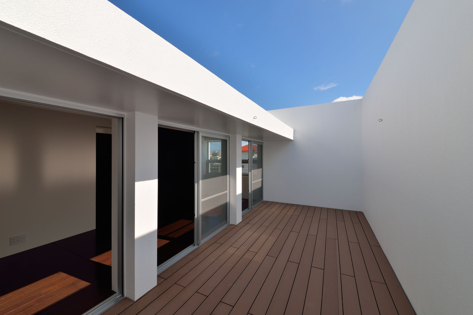 ODMR-HOUSE, 門一級建築士事務所 門一級建築士事務所 Modern balcony, veranda & terrace Wood Wood effect