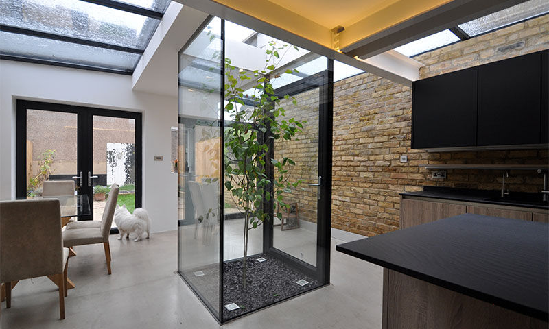 The Courtyard House , Space Group Architects Space Group Architects モダンデザインの ダイニング