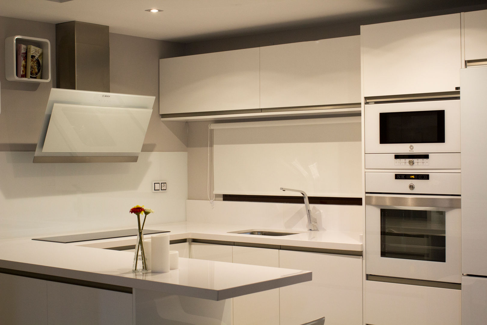 cocina blanco brillo en malaga capital, COCINAS CASTILLO COCINAS CASTILLO Modern kitchen Cabinets & shelves