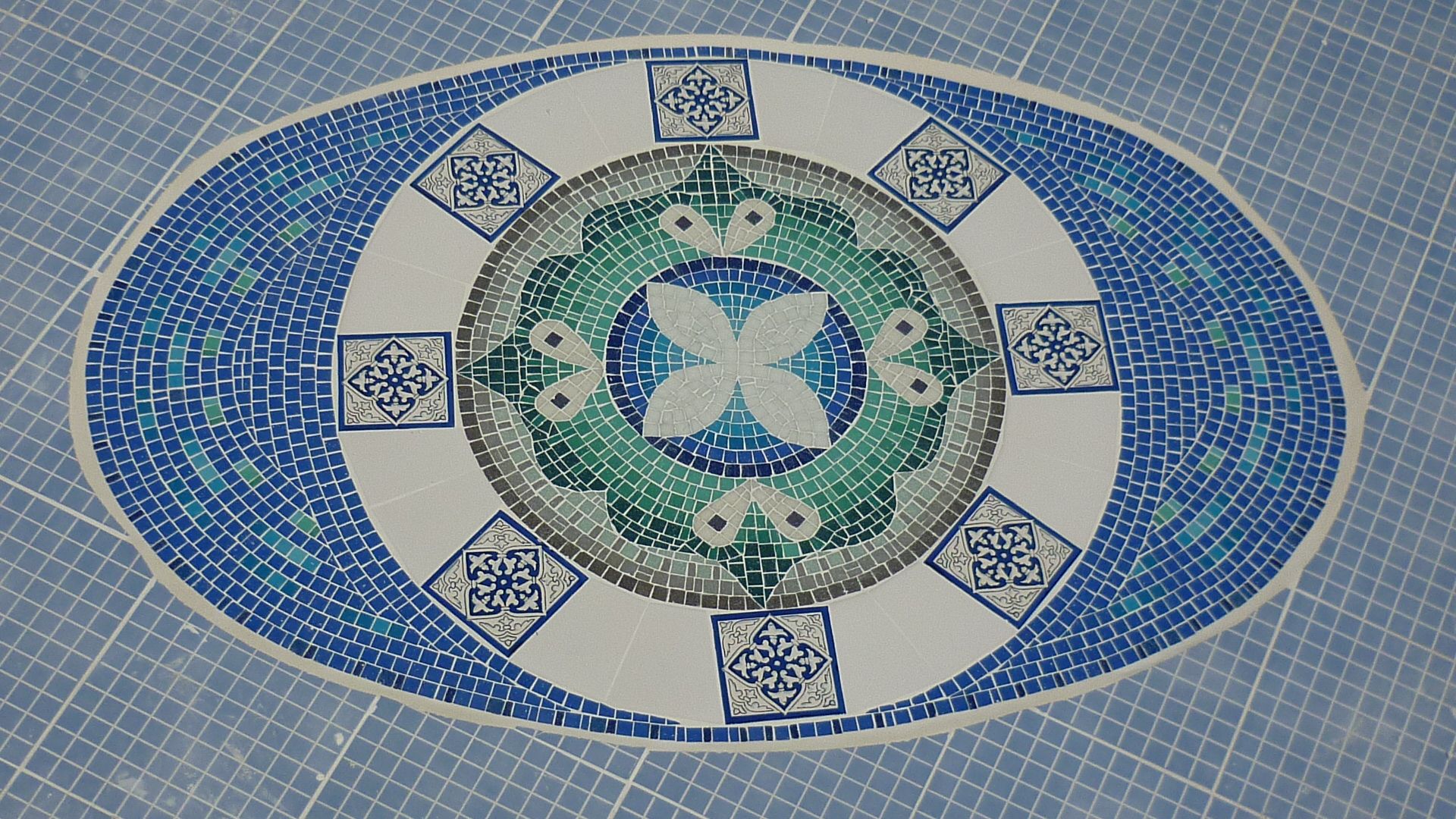 Mosaiquismo en fondo de piscina, Mosa Y Quito Mosa Y Quito مسبح