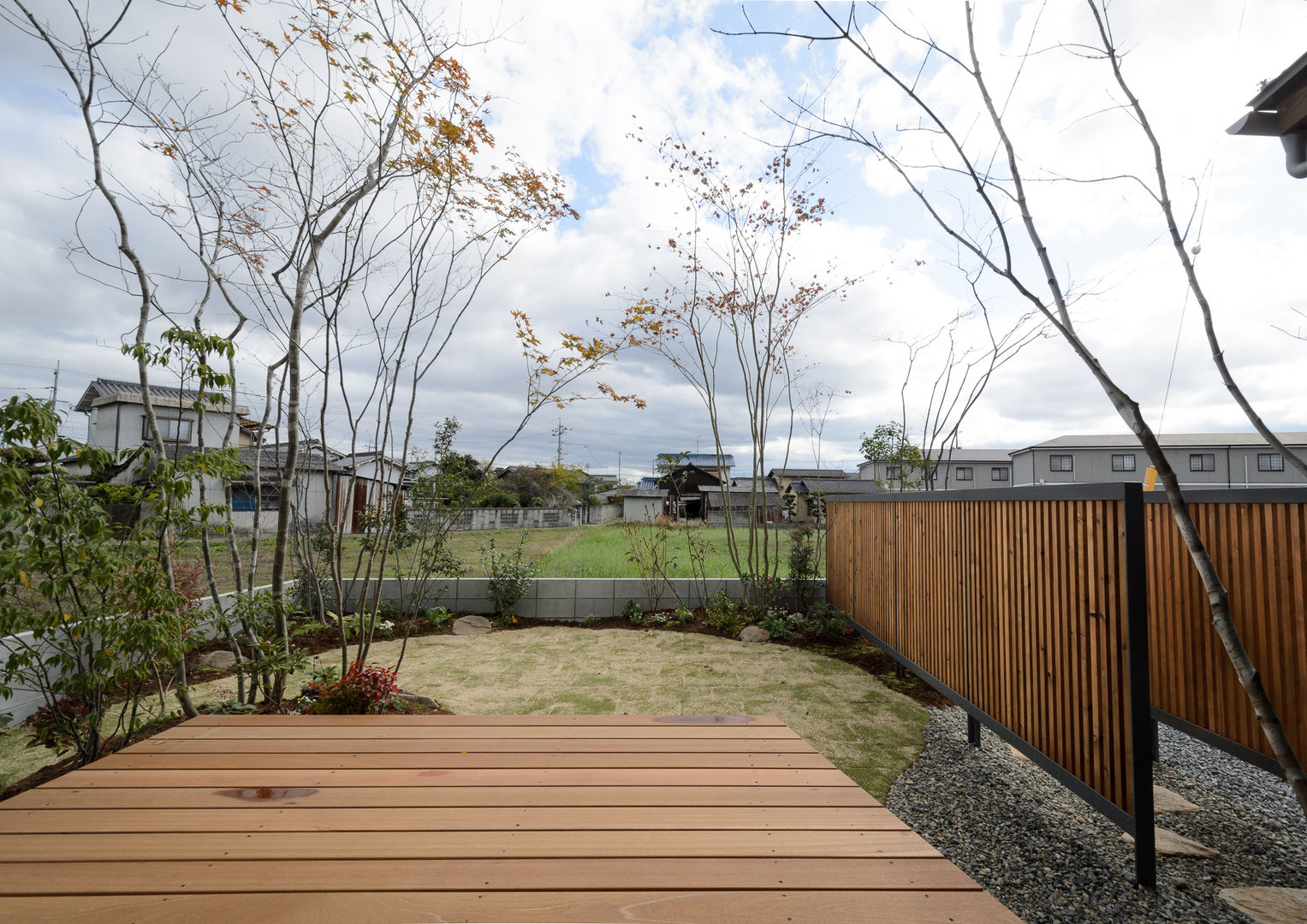 Okayama M.K_House, バウムスタイルアーキテクト一級建築士事務所 バウムスタイルアーキテクト一級建築士事務所 Vườn phong cách hiện đại