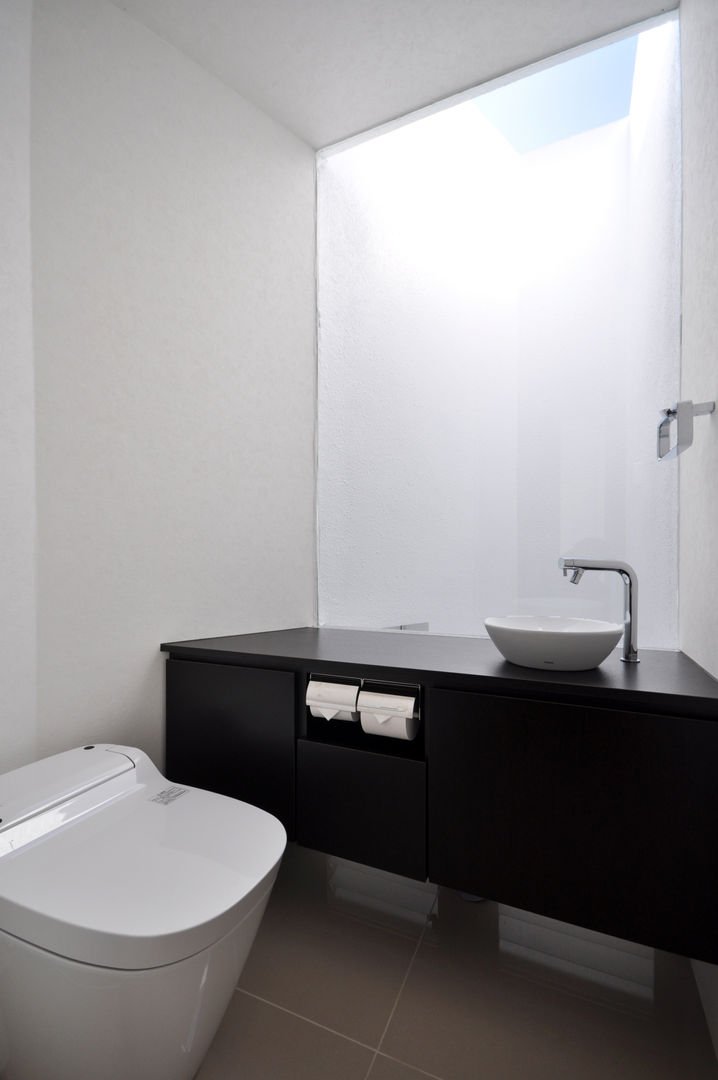 Zh-house, 門一級建築士事務所 門一級建築士事務所 Modern bathroom Wood-Plastic Composite