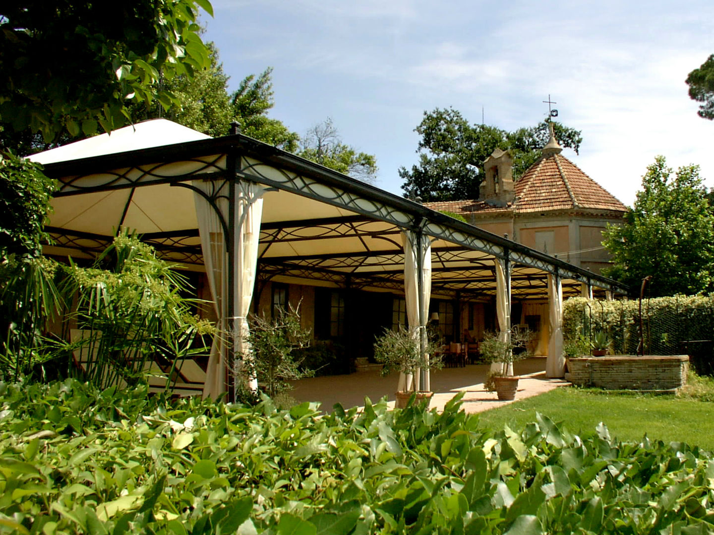 homify Taman Gaya Rustic Greenhouses & pavilions