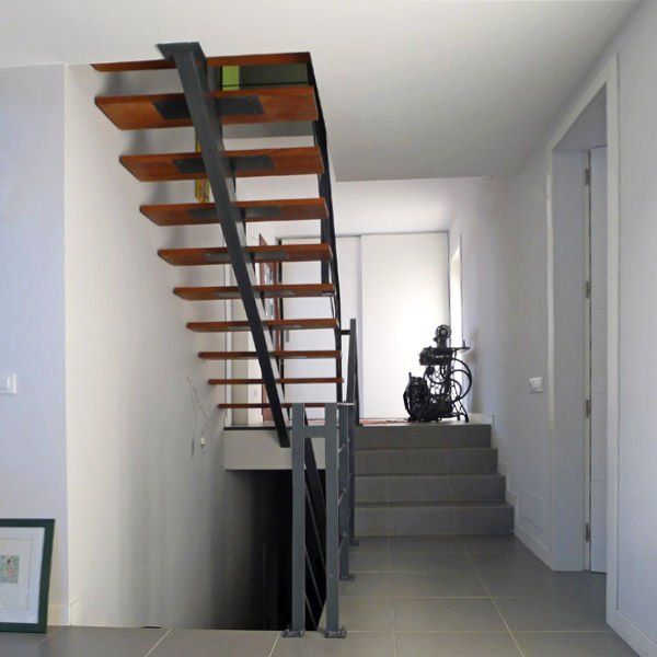 homify Modern corridor, hallway & stairs Ceramic